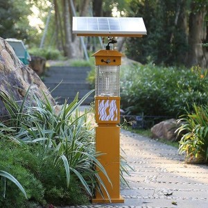 На відкритому повітрі з використанням сонячного акумуляторного садового світильника проти комарів