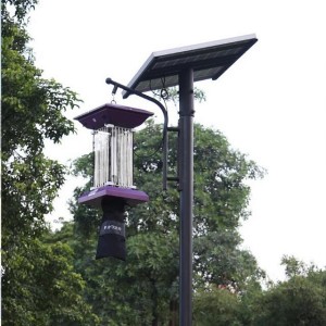 Външно използване на слънчева акумулаторна градинска лампа против комари