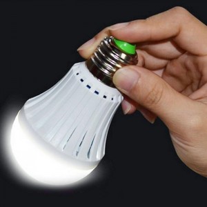 Аварийные бытовые лампочки с резервным аккумулятором для семейного использования