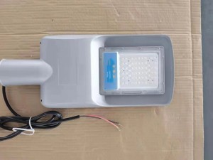 Соларна лампа с нов дизайн IP66 Водоустойчиво външно осветление 300w 400w и 500w всичко в две слънчеви лампи